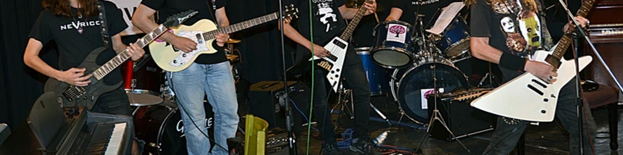 header image young kids playing guitars